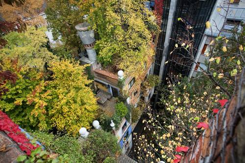 C’est pas très droit Hundertwasser_Hundertwasserhaus_1_2x